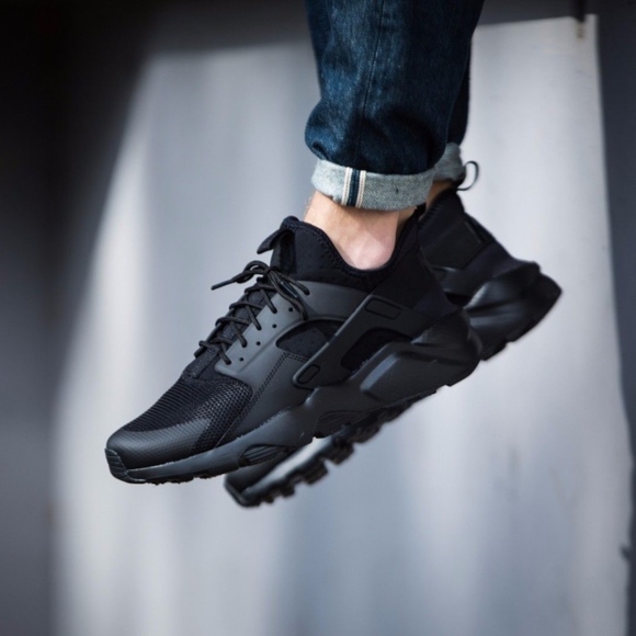 nike air huarache ultra triple black